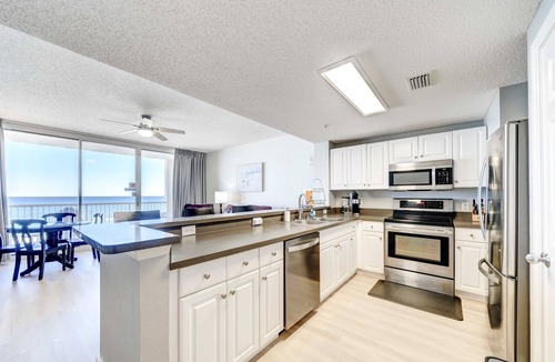 Long Beach Condo | Winter special 5%-10% off weekly: RESERVED PARKING and free beach chairs T1-305