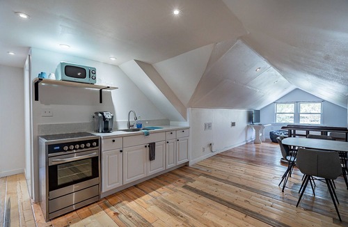 Southside House | Wise industrial update on fashionable "warehouse style" apartment "Shower Rocks"