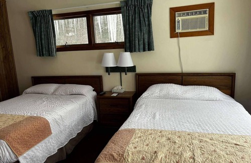 Hamilton Hotel | Wonderful 1-bedroom hotel room in charming Hamilton - #326 Taylor