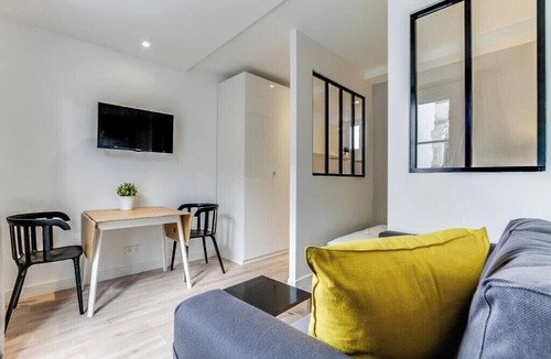 Quartier de l'Horloge Apartment | Wonderful apartment with balcony in the heart of Marais - Civil lease