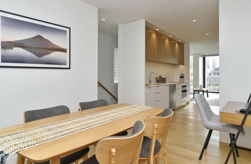 Christchurch City Centre Apartment | Worcester Terrace One -Top inner city location