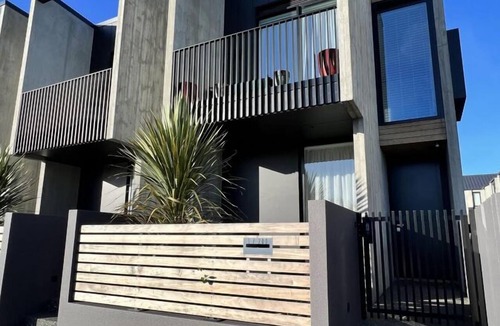 Christchurch City Centre Apartment | Worcester Terrace One -Top inner city location