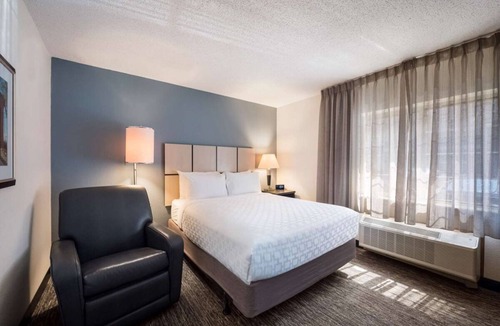 Clearwater Hotel | Work and Relax in Clearwater Hideaway! Outdoor Pool, Pet-friendly Property!