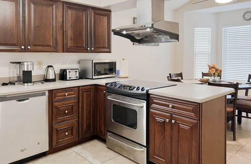 Chandler House | Wow! Single-story 3BR Chandler home