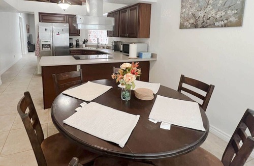 Chandler House | Wow! Single-story 3BR Chandler home