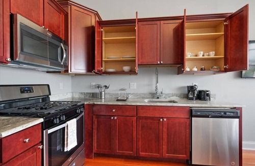 Olde Kensington Apartment | XL Studio - Luxury Studio Near Center City