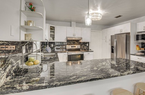 Davie Cottage | Yard & Patio! Lakefront Family Escape in Sunrise