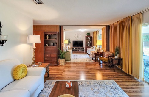Rockledge House | Yesterday's Retreat- Retro Relaxation in Rockledge