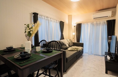 Funabori Apartment | Yinojia: Bright, clean interior. Quiet yet convenient, near 24 - hr stores.Rm101