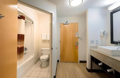 East Garden City House | You found it! Close to it All! Pets Allowed, Close to Roosevelt Field Mall!