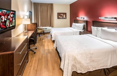 East Garden City House | You found it! Close to it All! Pets Allowed, Close to Roosevelt Field Mall!