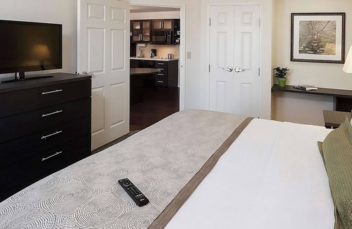 Horsham House | Your Home Away From Home! Free Parking, Pets Allowed, Near Speed Raceway