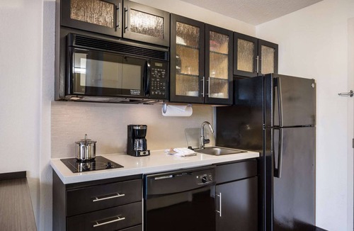 Baymeadows Hotel | Your Home in Jacksonville! Pet-friendly Suite with Full Kitchen! Parking Onsite!