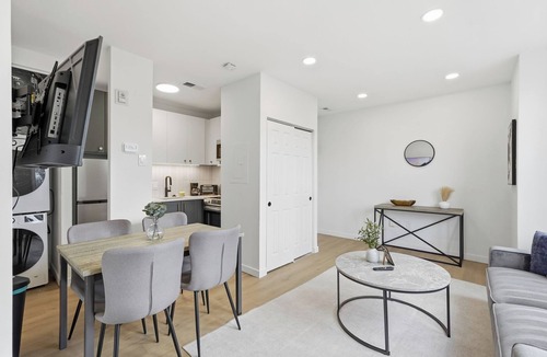Powelton Village House | Your Modern Getaway in Philly