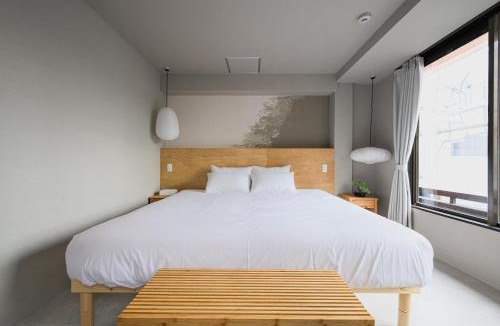 Honmachi House | Zen Premium Suite Newly Renovated Luxury Home 2King Beds Near Shinjuku