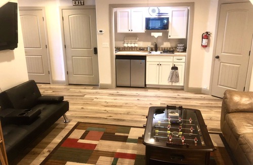 Hurricane House | Zion getaway 4 bedroom apt within my home! Private & separate from owners area!