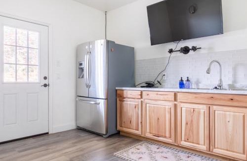 Colorado City Ski Chalet | Zion Vista Poolside Manor Sauna Golf Gym