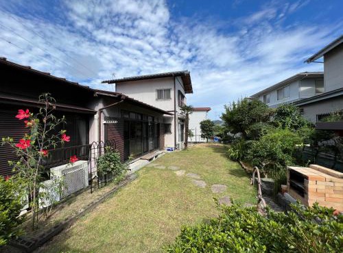 湘南ソラル〜二宮の高台・アートな庭付き日本家屋121㎡／高速WiFi／芝生ドッグラン・ピザ窯BBQ有