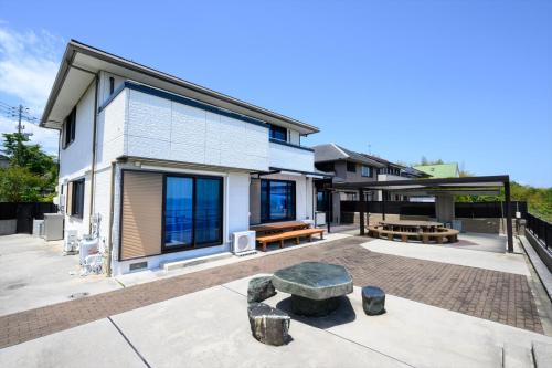 青の宿 The Blue Villa まるで映画のような開放感あふれるオーシャンビュー Open ocean view like in a movie 駐車場3台有り Supported by COCOSTAY