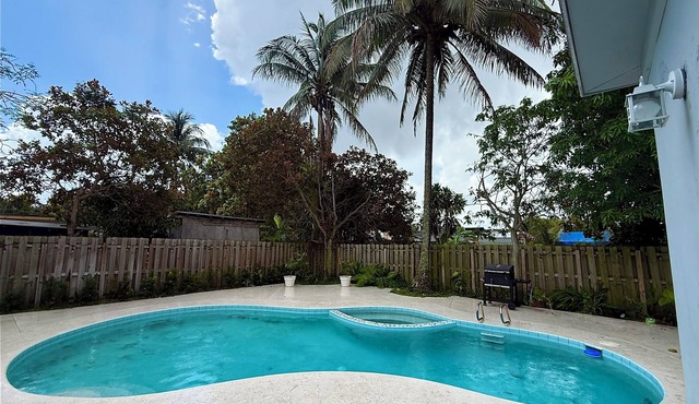 1-bedroom house w/pool in quaint Margate FL 20 min to Pompano beach attractions
