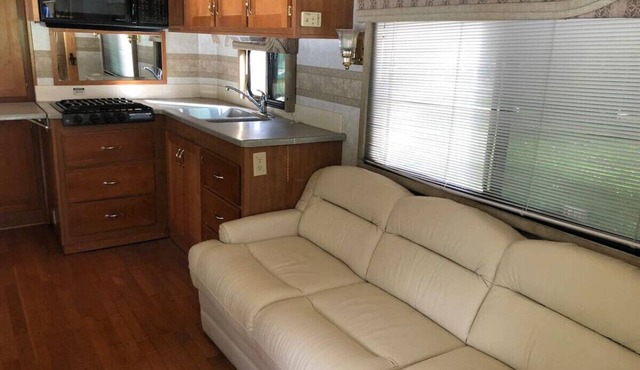 1-bedroom RV, direct bus to NYC nearby, MetLife Stadium 30 minutes