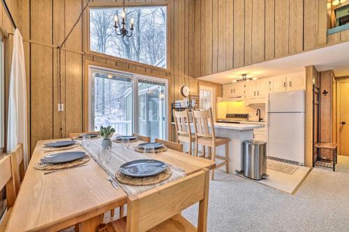 1 Block to Lake: Poconos Getaway w/Fire Pit!