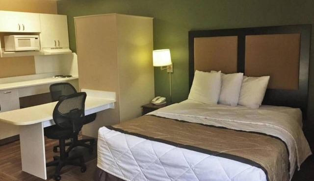 1 Queen Bed | Non-Smoking, Kitchen