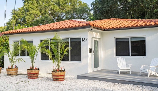 10 min Wynwood - 3BR, Private Fenced Yard