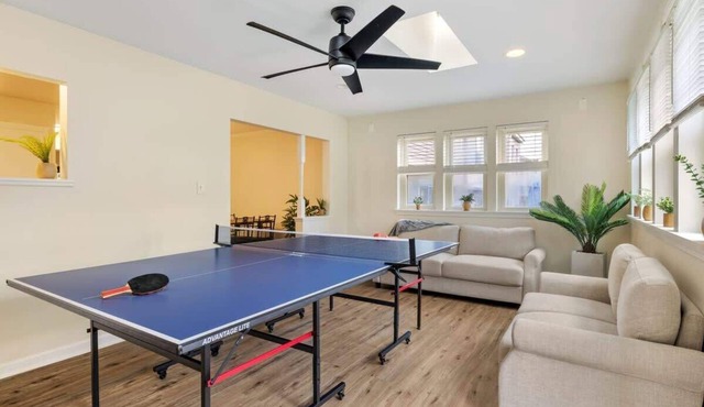 10 Mins to Downtown, 4BR + Game Room + 3 Baths
