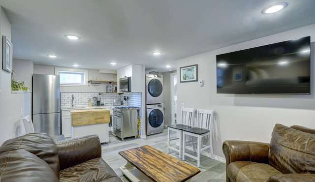 11th Street Chic EcoRetreat with Brookinen Sheets Private Entrance & Fenced Yard