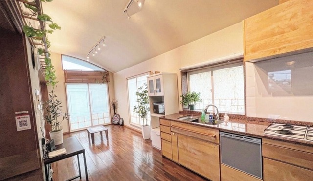 14 minutes by train to Shinjuku! Spacious 74 square meters, family type, Japanese style villa