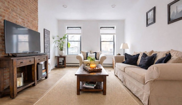 15 Min to NYC/MetLife Stadium - Luxury Duplex - World Cup Ready