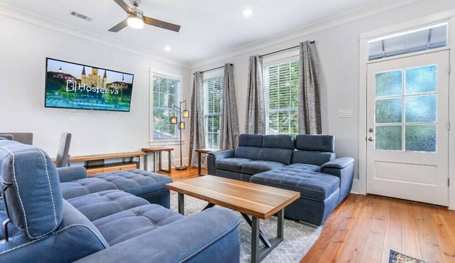 15% OFF Monthly | 10% OFF Weekly- Chic Urban Retreat w Pool Steps to St. Charles Ave and