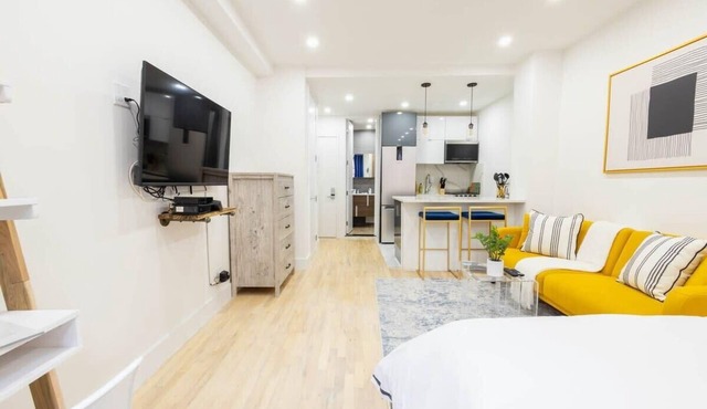 1597-1 Large studio W/D in the unit prime UES