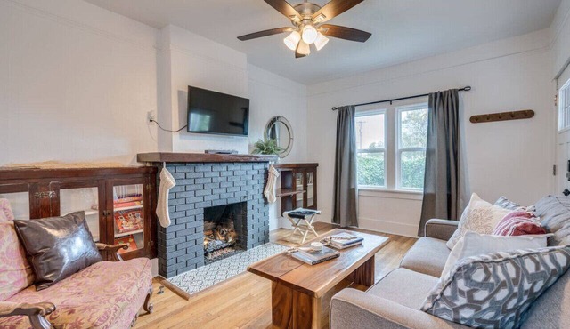 1926 Duplex/Near U of A/1 BR & 1 BA/Cozy
