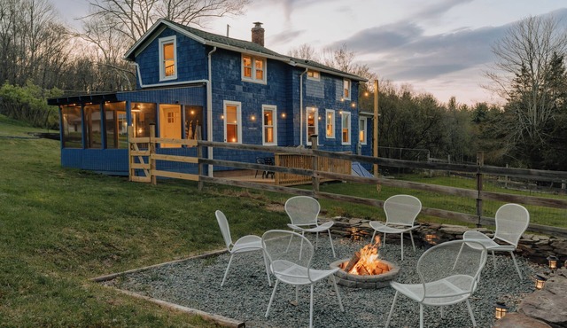 1930's Vintage Cabin · Hot Tub · Kohler Cabin