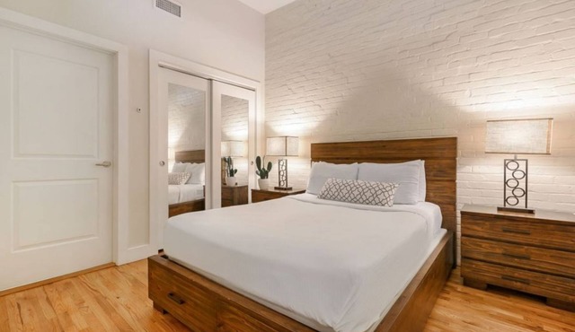 1BR Condo - Spacious - Near French Qt & Bourbon
