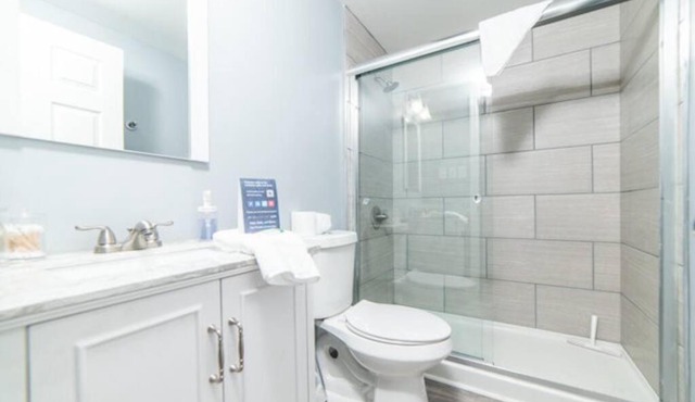 1st Floor - Free Parking - Washer & Dryer - AGH