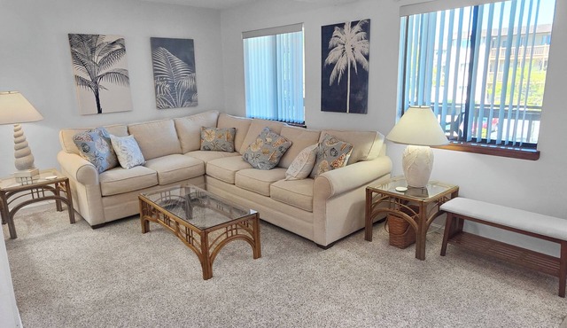 2 Bedroom 2 Bathroom Condo with outdoor pool in North Ocean City! LC 263