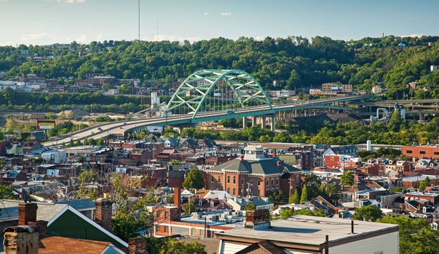 2-bedroom apartment in lovely Pittsburgh with parking and breathtaking view