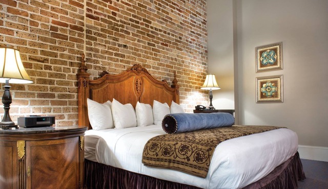 2 Bedroom Lock-off Suite in Downtown New Orleans for Super Bowl 2025