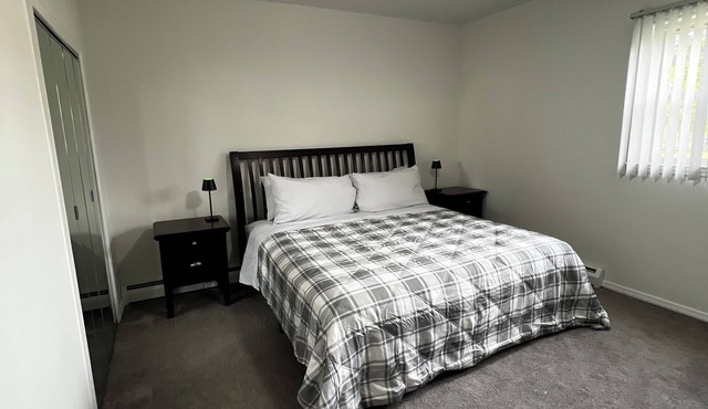 2 Bedroom w/Parking - 15 minutes to the Ryder Cup at Bethpage Black Golf Course