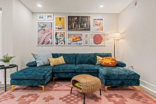 2 King Bed Apartment Sleeps 5 Walkable to Downtown