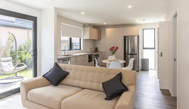 2BR Apartment-Sleeps 6-Parking & Pets