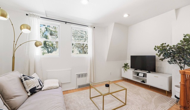 2BR w/NYC Views, 1-Stop to Manhattan, 15-Mins to nearby stadium
