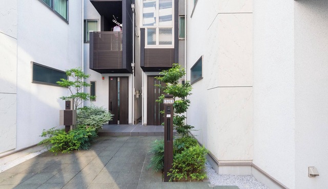 2min from Shinjuku station & 98m2 high quality house in the city center & high speed free wifi & Max 9 people