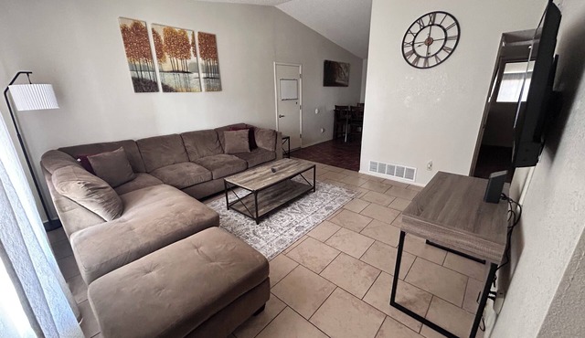 3-bedroom 2-bath home centrally located in Sierra Vista, WiFi, washer/dryer