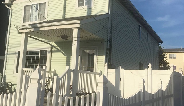 3-bedroom & 2-bath house near Beach with 2 car parking