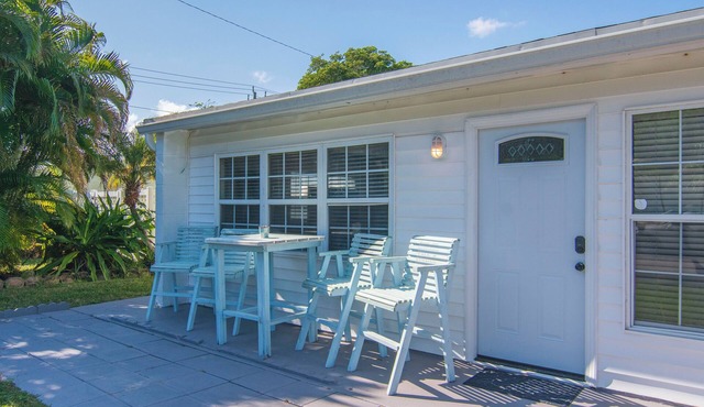 3-bedroom 2 full baths mnts to the Beach