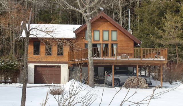 3-bedroom, 2 full bath cabin-style house in Jewett